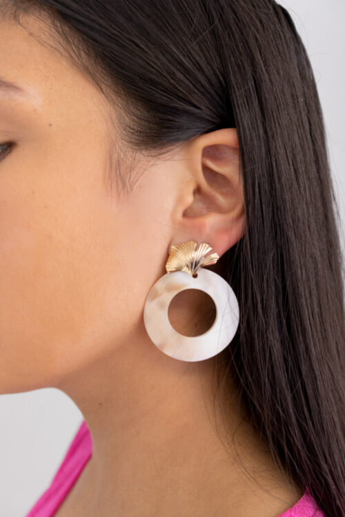 Aretes Aro Marfil Con Petalo Dorado