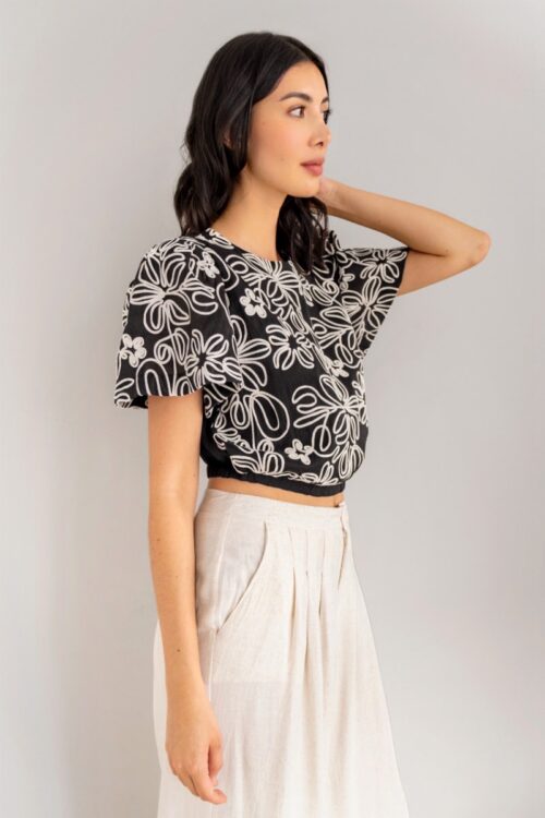 Blusa Manga Globo Bordada Negra