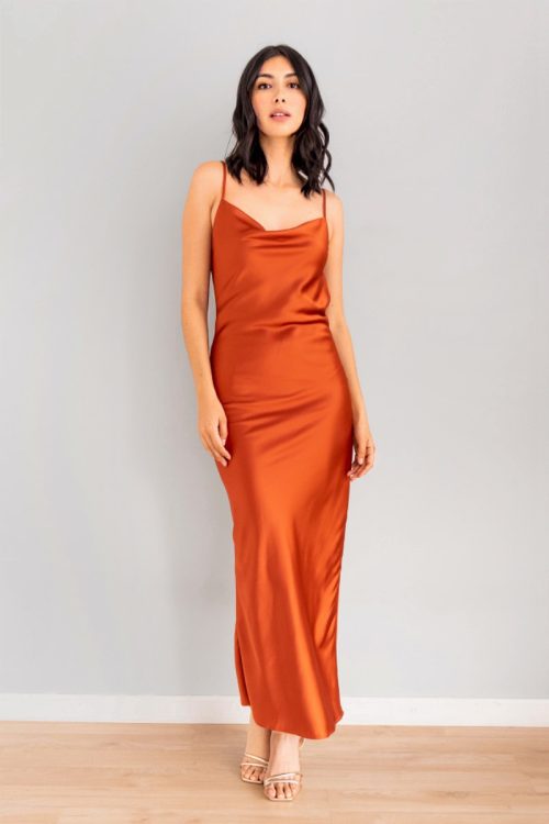 Vestido en Satin Espalda Drapeada Terracota