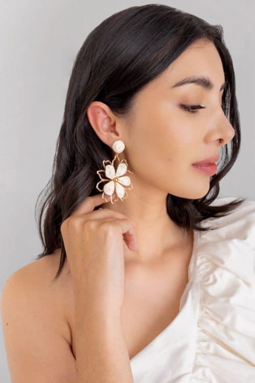 Aretes Flor Dorado Con Marfil