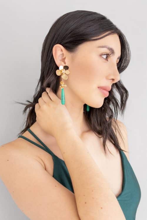 Aretes Largos Flor Dorada con Dije Aguamarina