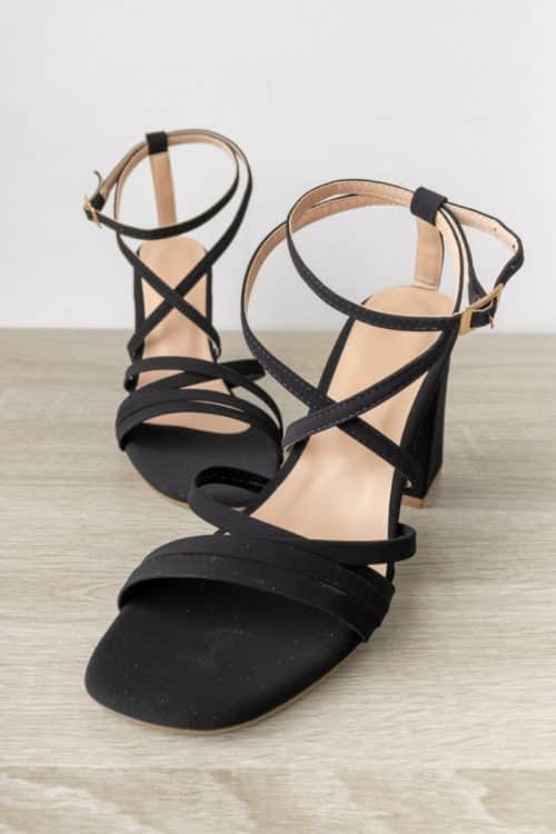 Sandalias Tacon Bajo Entrelazadas Negras