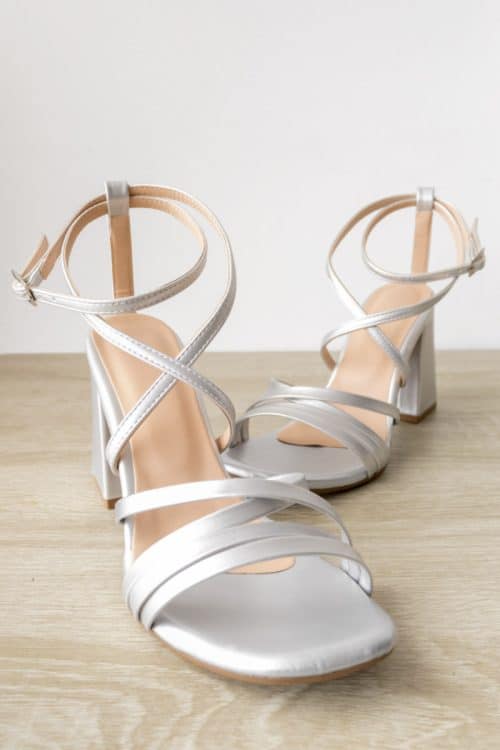 Sandalias Tacon Bajo Entrelazadas Plateadas